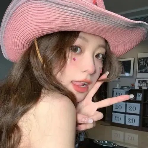 照片中的女孩